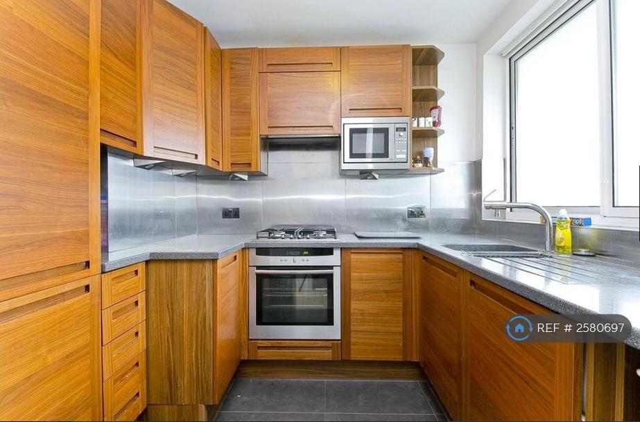 Fully Fitted Kitchen