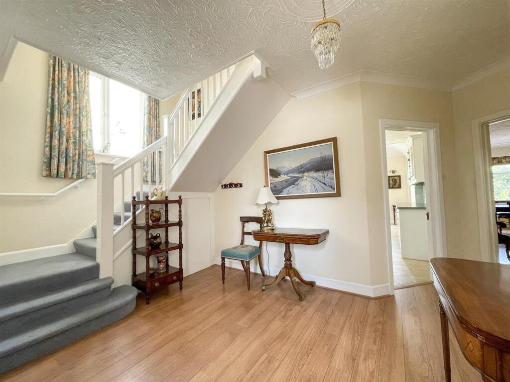 Entrance hall.jpg