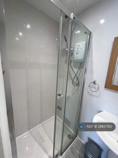 Bedroom 5 - Ensuite