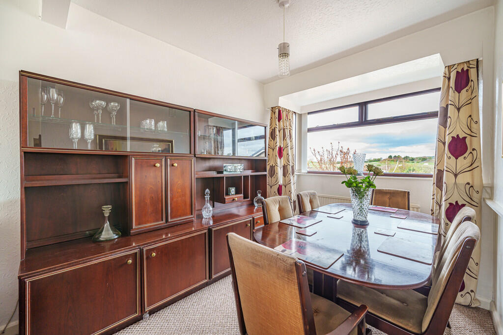 Living / Dining R...