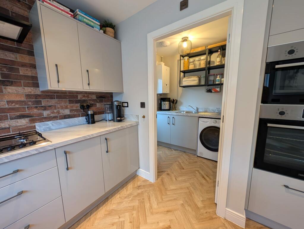 Kitchen / Utility