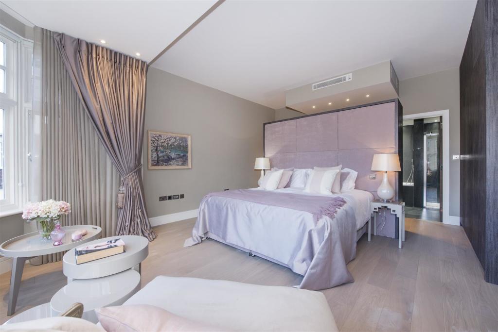 Flat D LHR master bedroom 1.jpg
