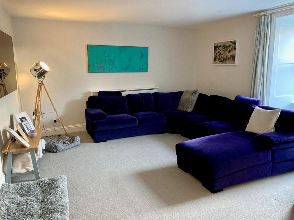 Lounge Area 2.jpg