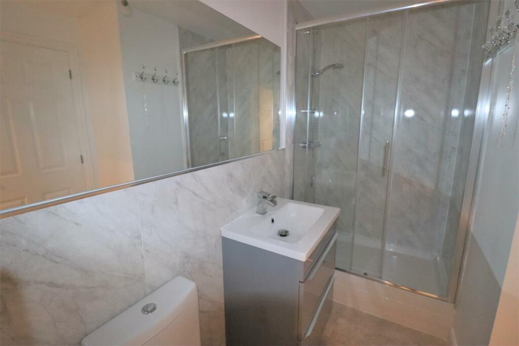 Downstairs En Suite (2).JPG