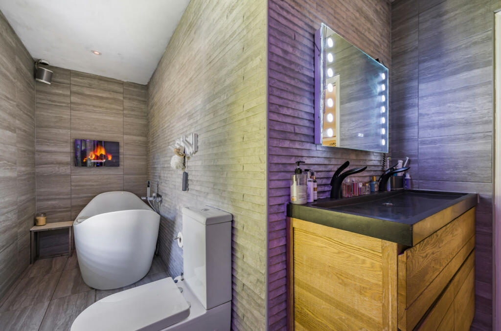'Smart' Bathroom
