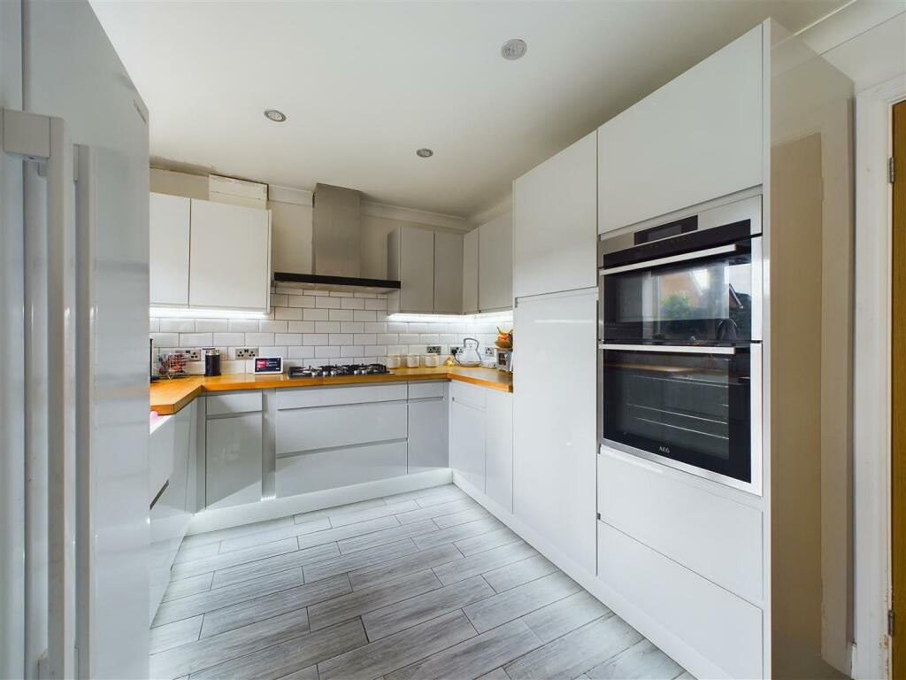 KITCHEN/ DINER