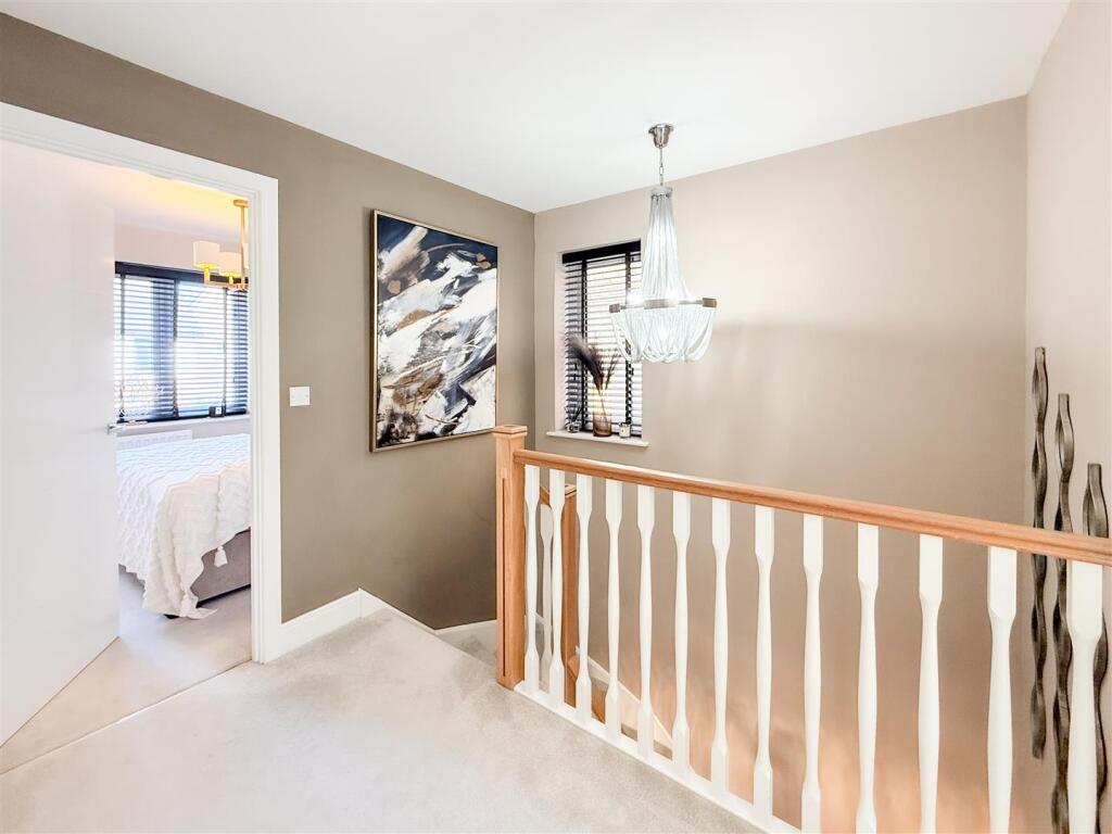 ACCOMMODATION FORST FLOOR