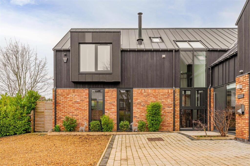 Blackthorn Barn - by Visually Rich 08867.jpg