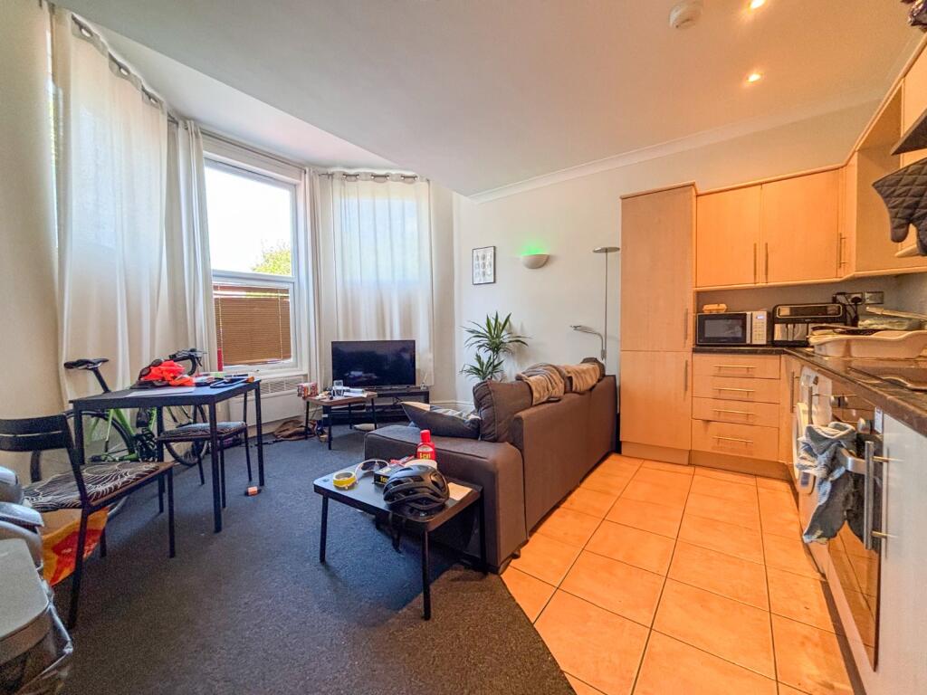 Lounge/Kitchen