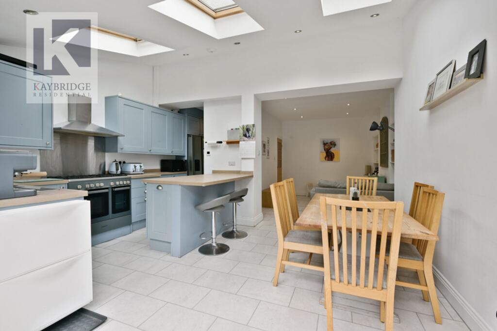 Stoneleigh Avenue, Worcester Park - KT4 8YB