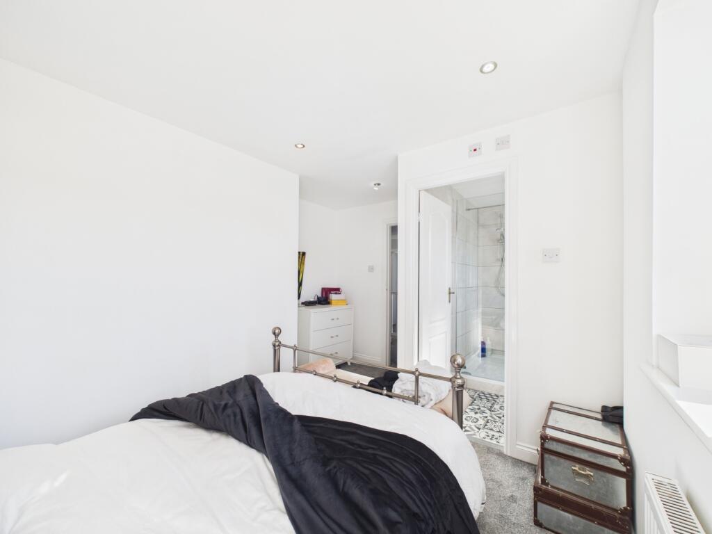 CAM02093G0-PR0058-STILL016