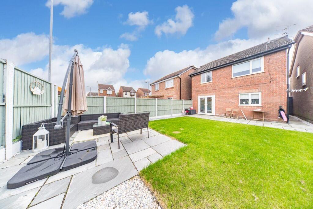 11 Newark Close garden 2.jpg