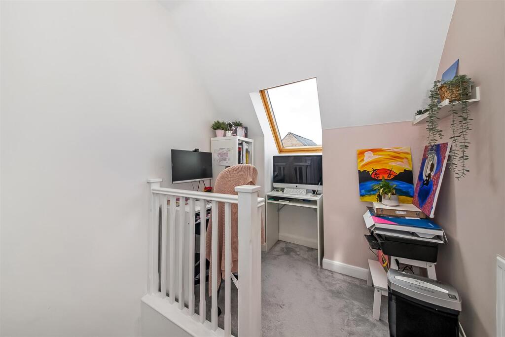 Landing/WFH Space