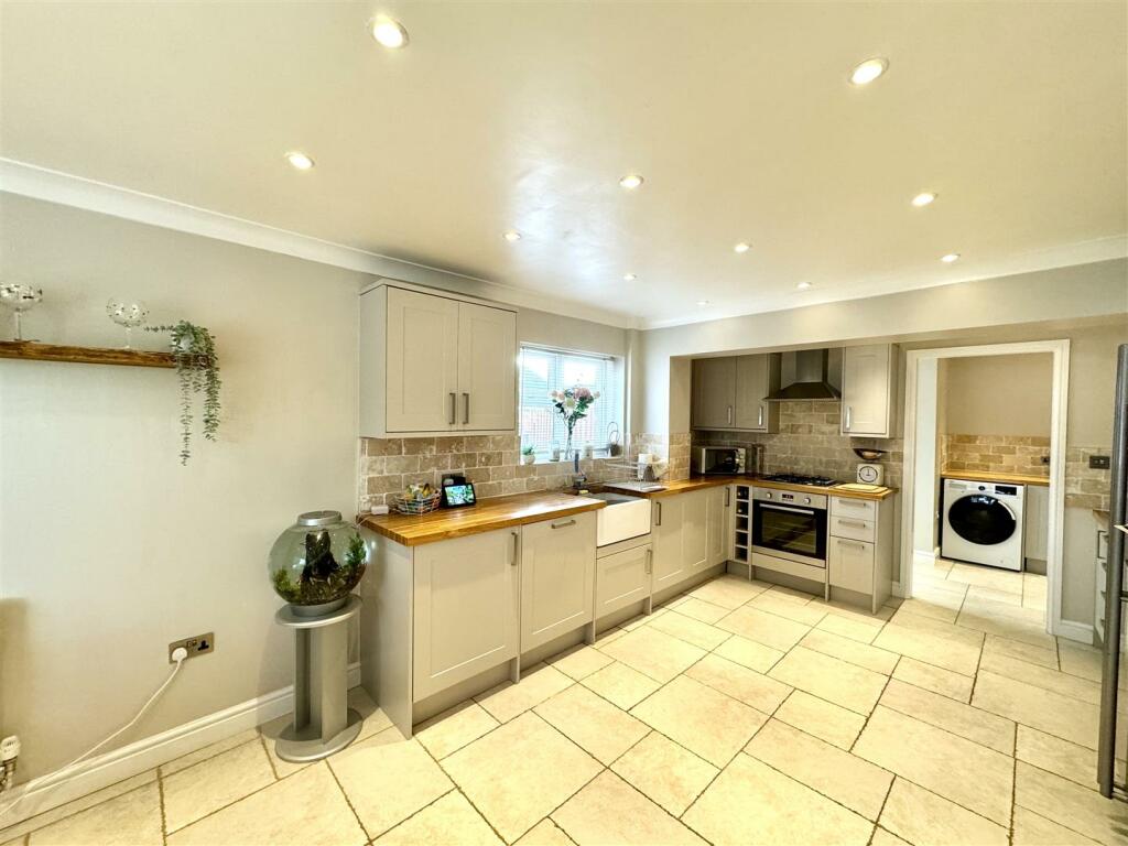 KITCHEN/DINER