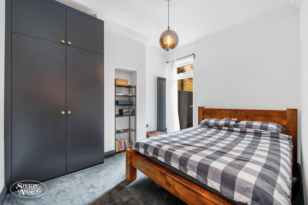 GFF 38 Lawn Gardens Bed 1.jpg