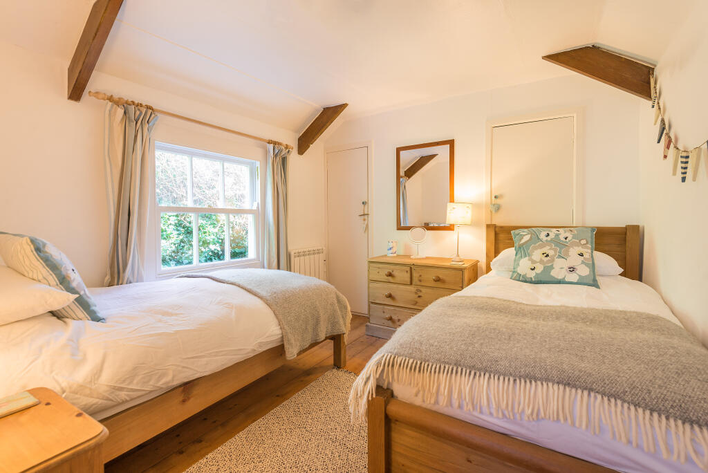 668bc4174ef1a_DW-2020-11-04-Sea-Holly-Cottage-Por