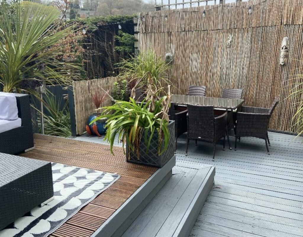 Decking two.JPG