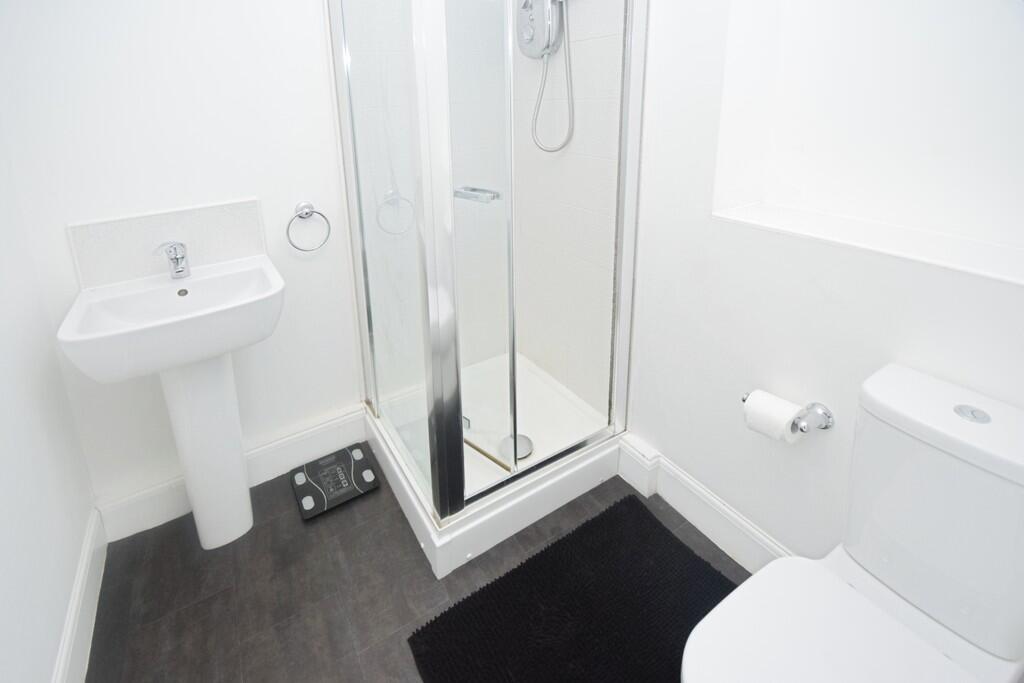 f8e6e45b-Ensuite