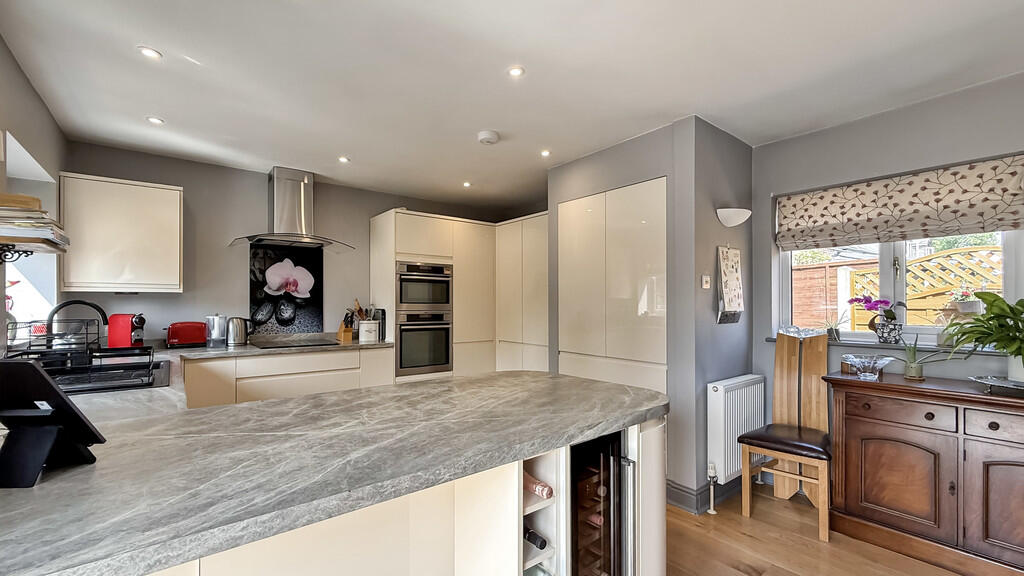 Kitchen/dining ro...