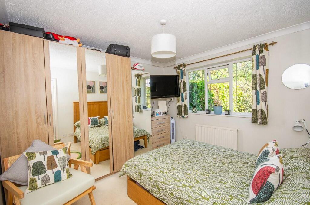 Bedroom two pic 2.jpg