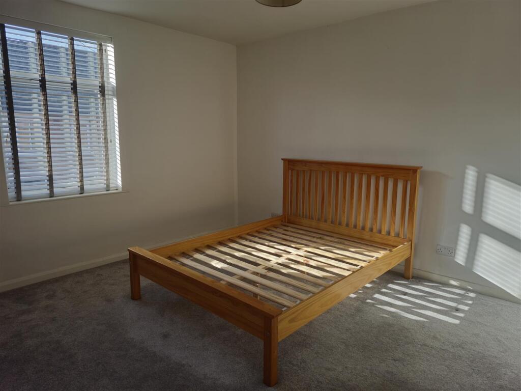 Bedroom 1.jpg
