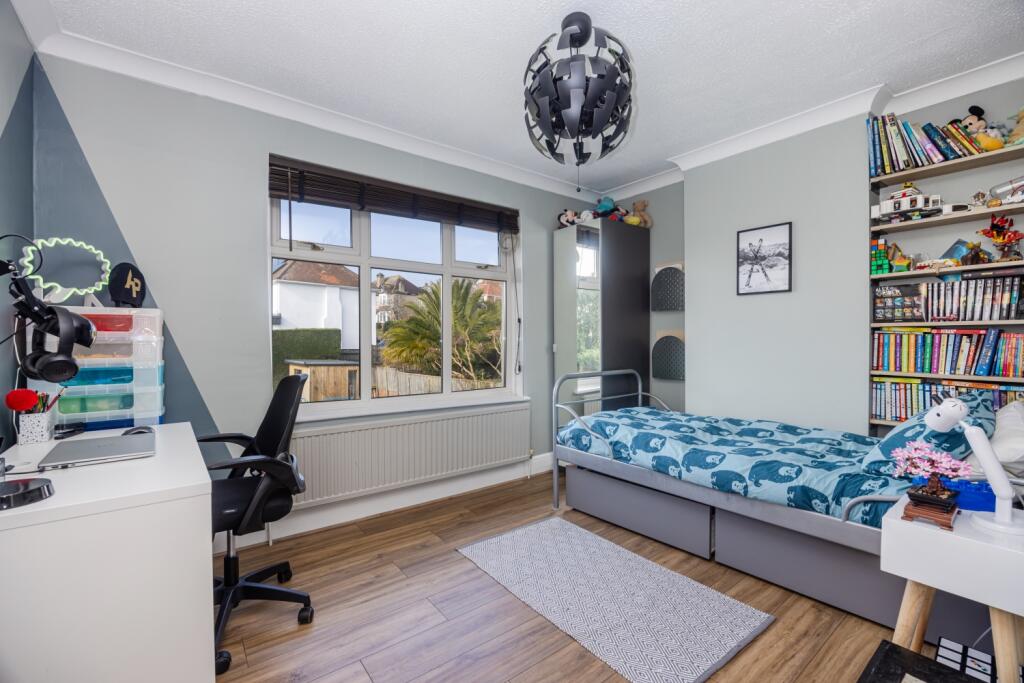 A36 - 20 Laura Grove Paignton - 250305