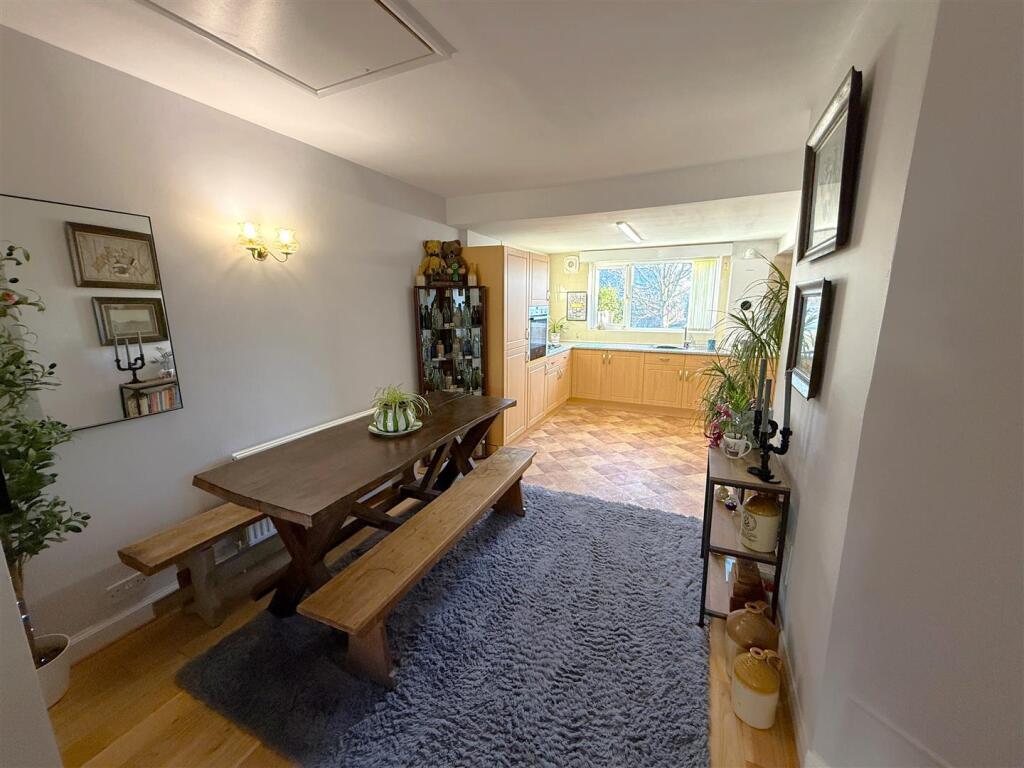 Dining Area B.JPG