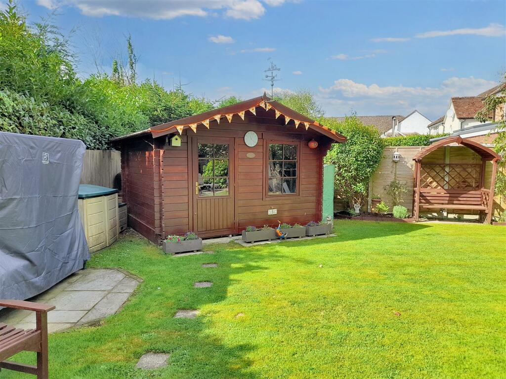 Rear garden 4 new.jpg