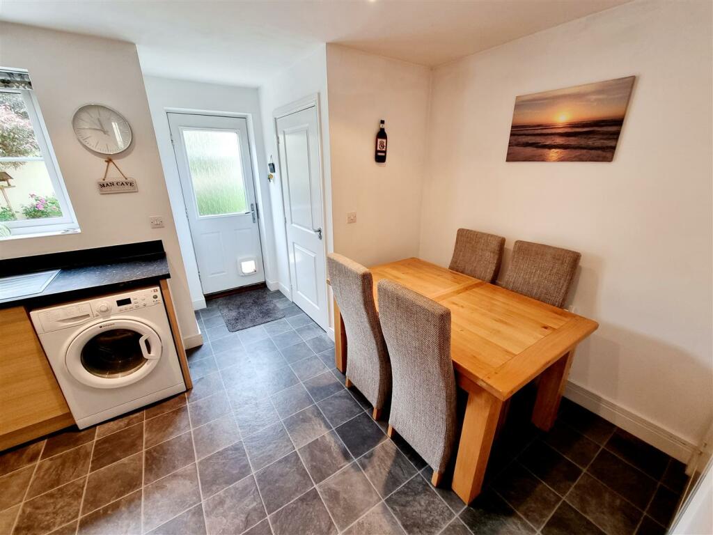 Dining area.jpg