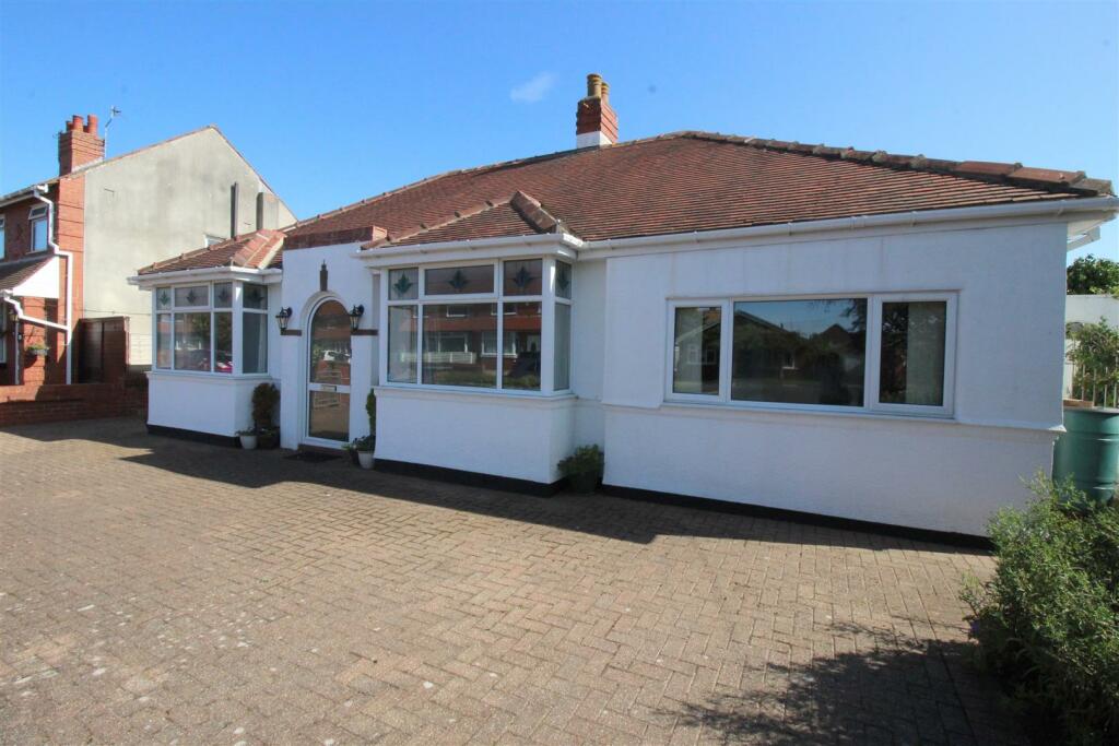 Collingwood Avenue, 25 - Front 3 new.JPG