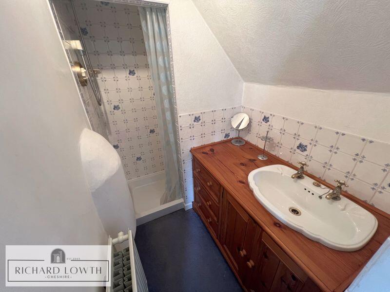 Ensuite Shower/WC