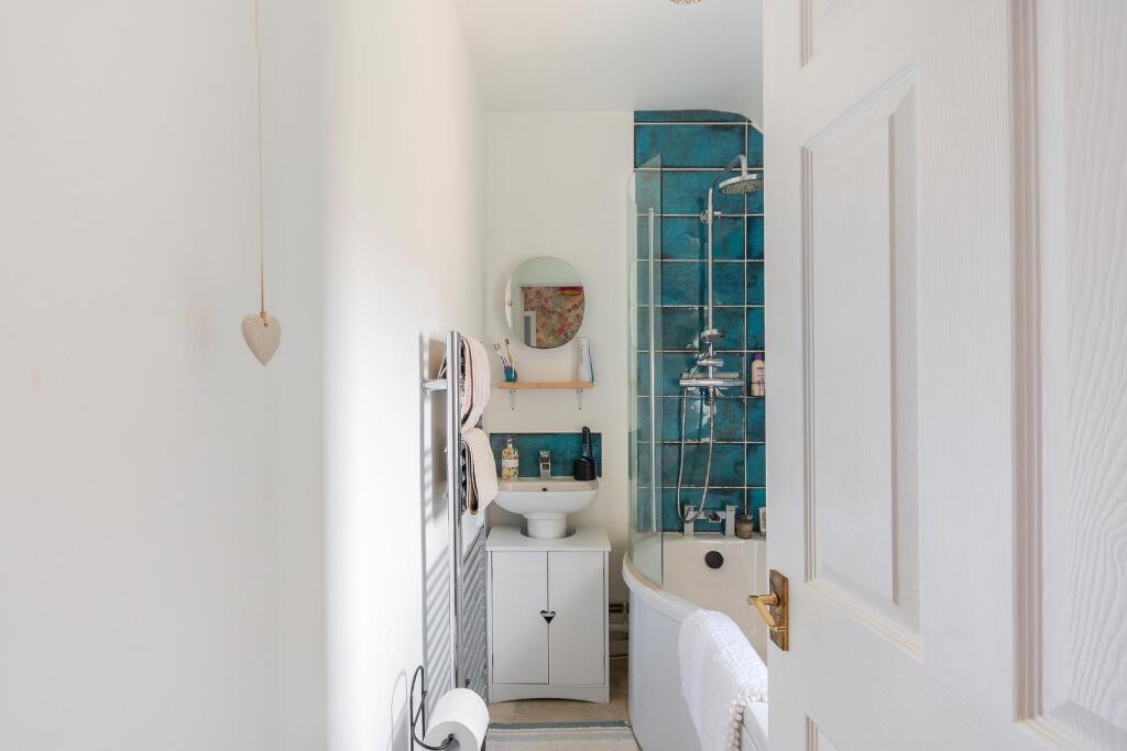 0B2TRCS - Bathroom C.jpg