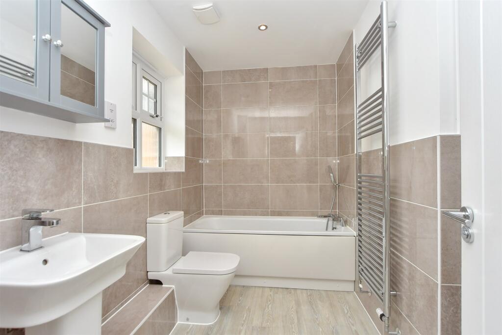En-Suite Bathroom