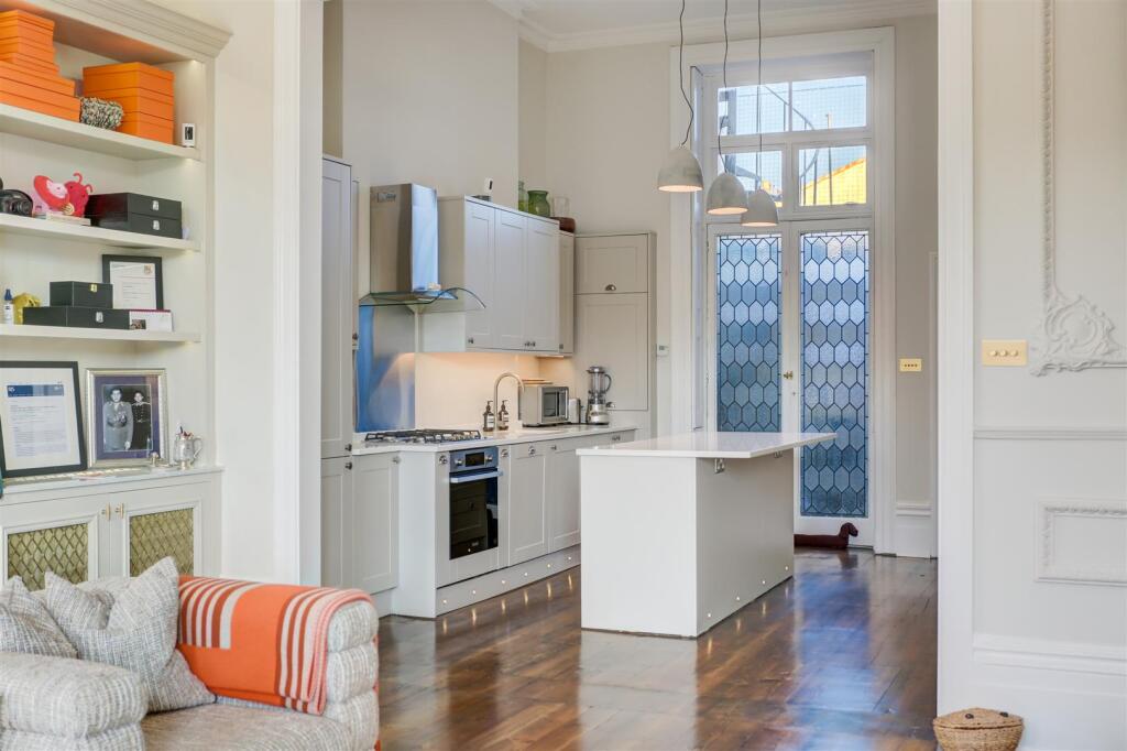 Kitchen 11.jpg