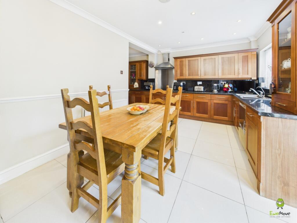 Presented by Clinton at EweMove Bexleyheath and Da
