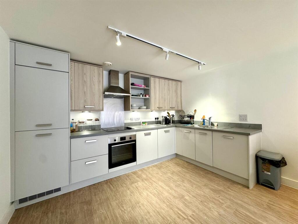 Kitchen pic 2.jpeg