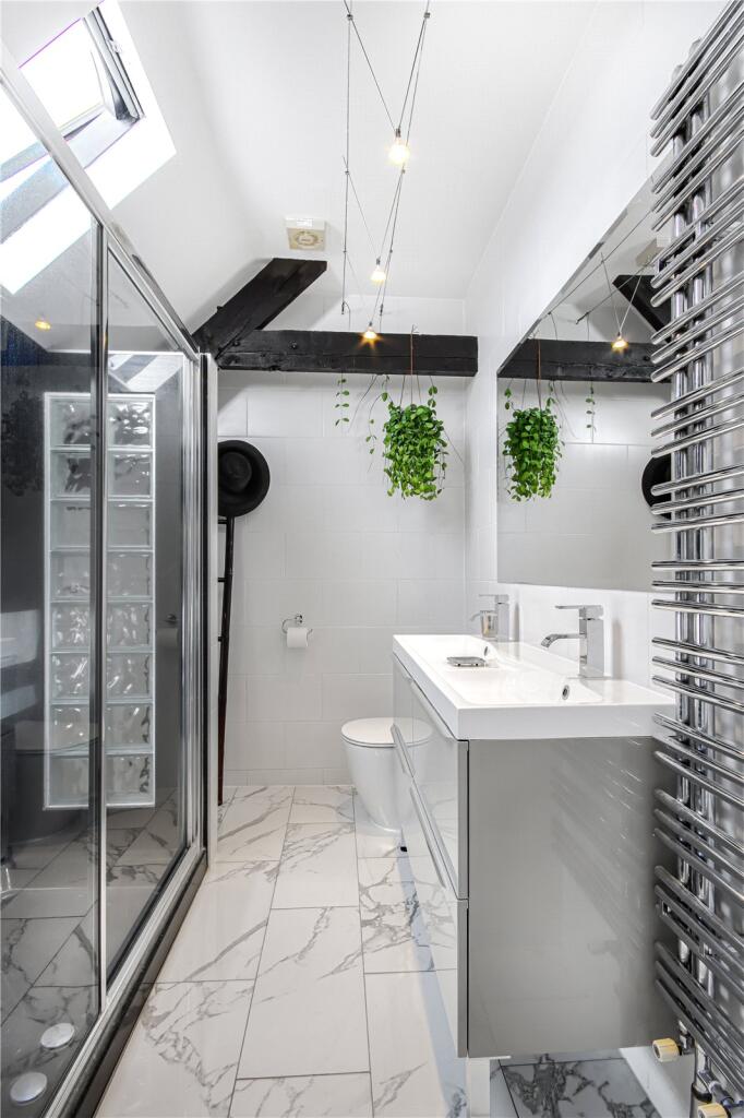 En Suite Shower Room