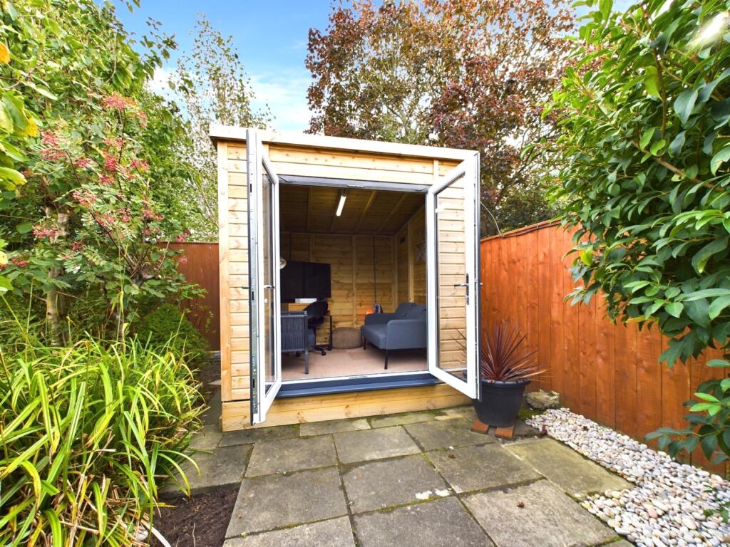 CAM02195G0-PR0051-STILL018