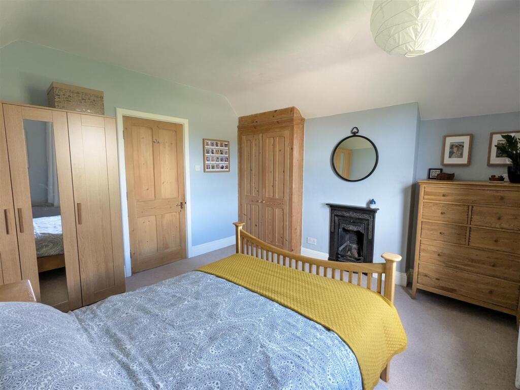 bed1.jpg