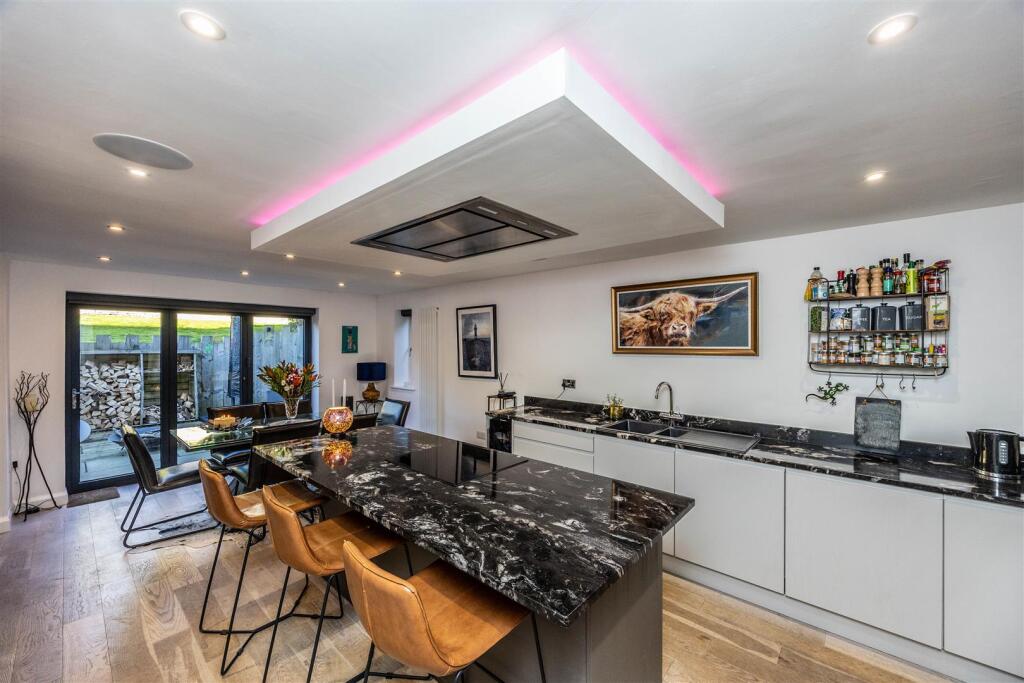 TOCHipp-160125-27 copy.jpg