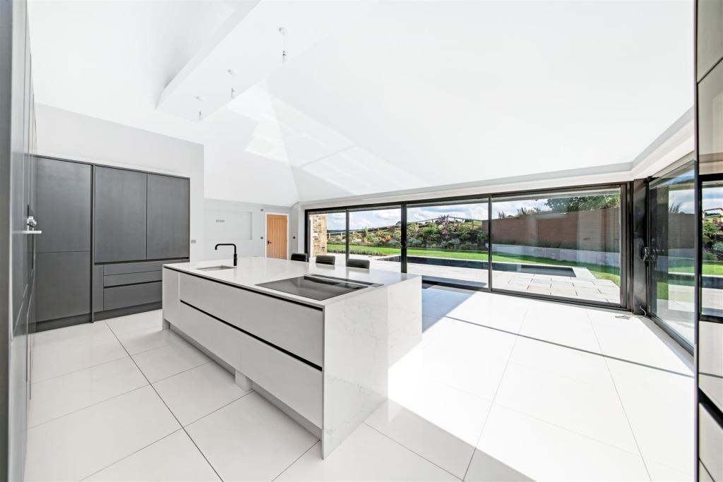 LIVING/DINING KITCHEN