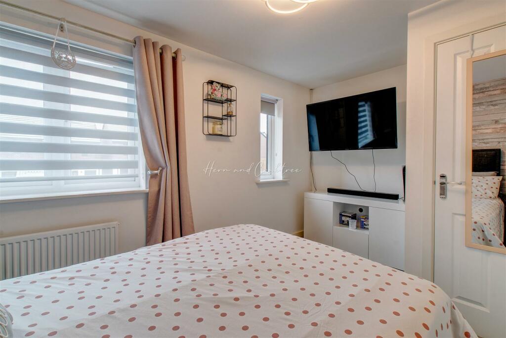 Clos Thomas, St Edeyrns, HernCrabtree (8).jpg