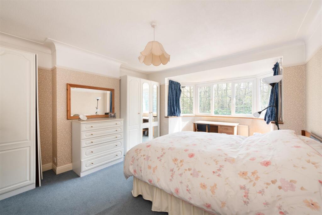 Queen Elizabrth Dr 12.jpg