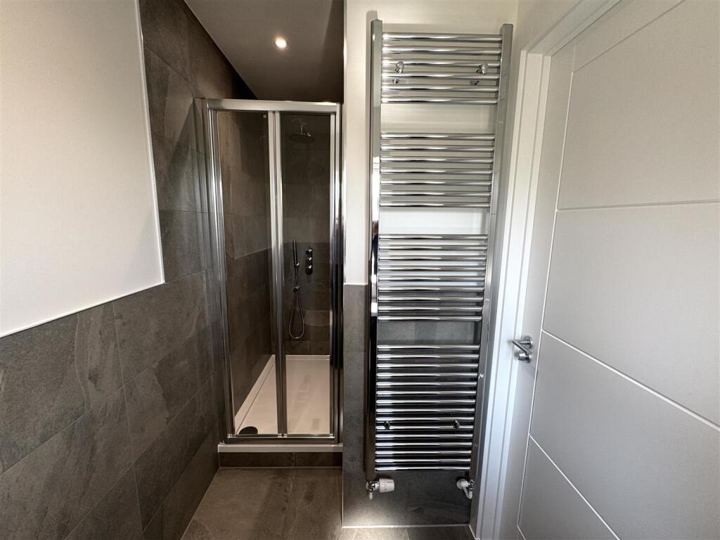 Ensuite pic 3.jpeg