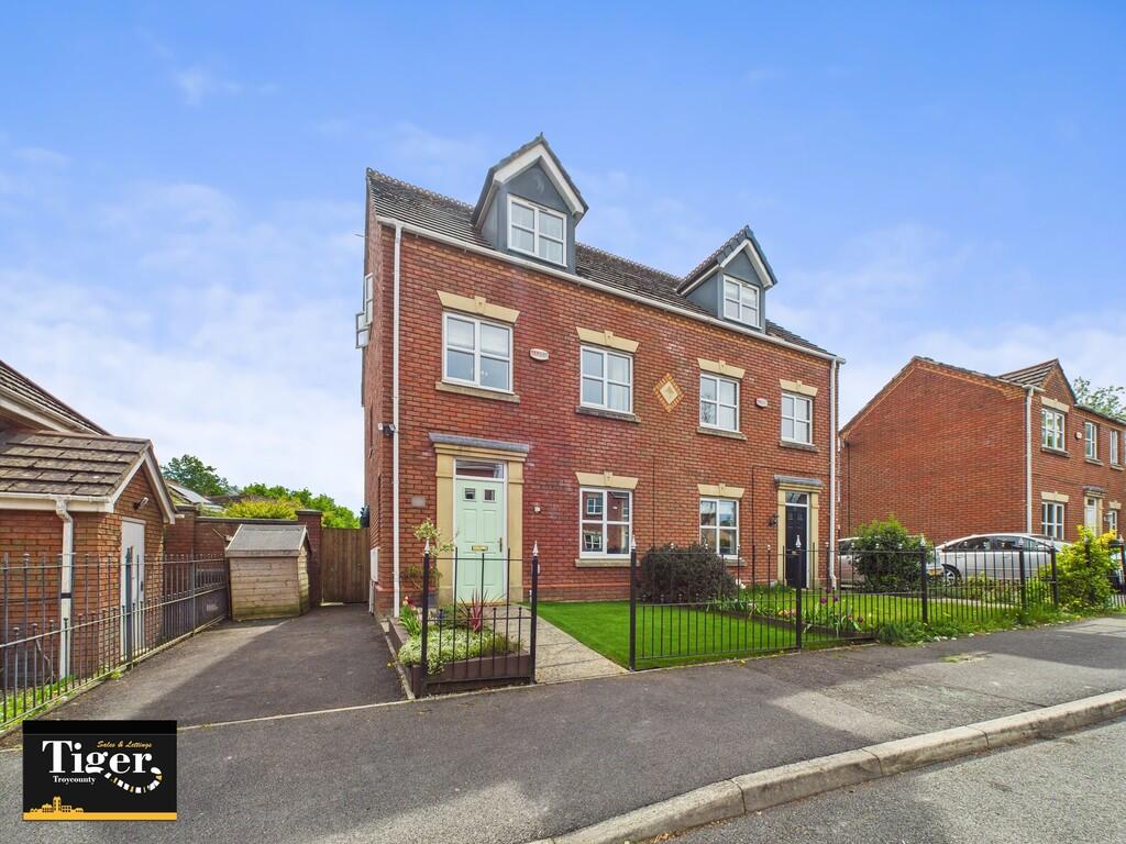 CAM02176G0-PR0571...