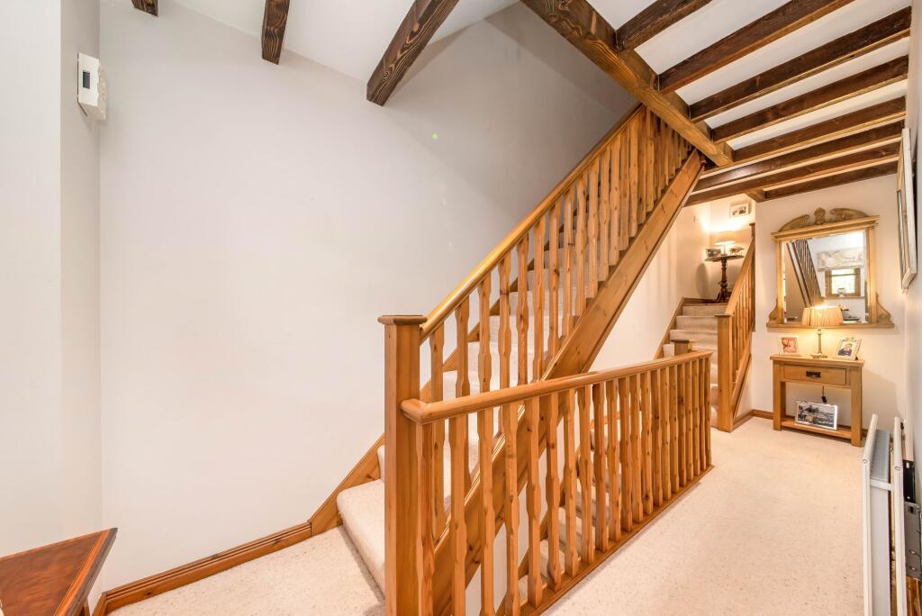 FIRST FLOOR LANDING