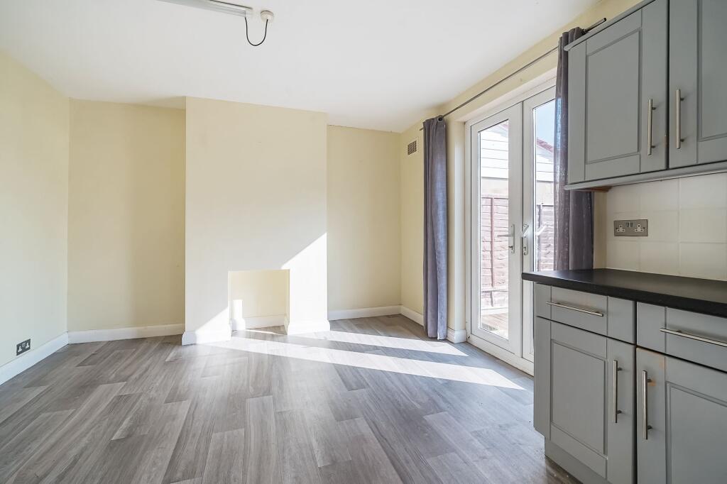Kitchen/ Dining Room
