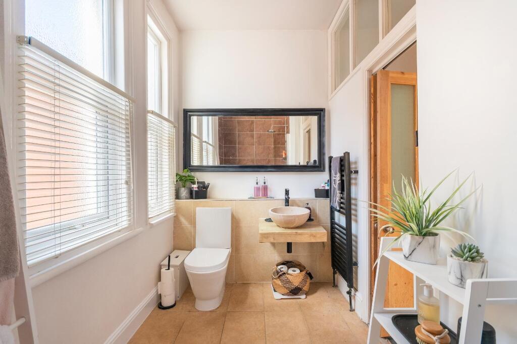 0C8RKE - Bathroom A.jpg