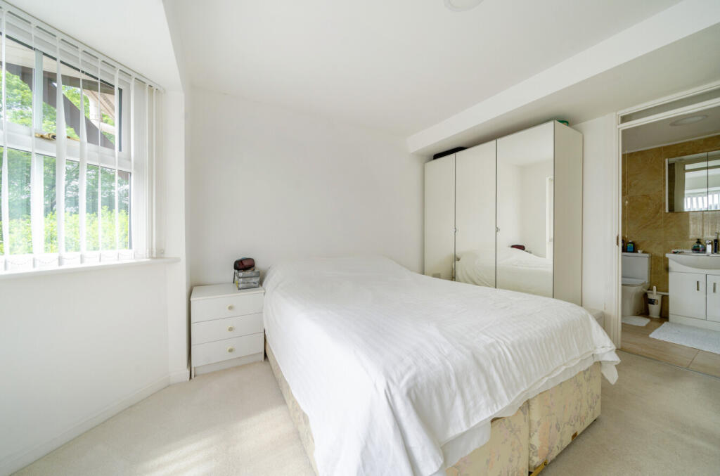 1296444-15-682b46...