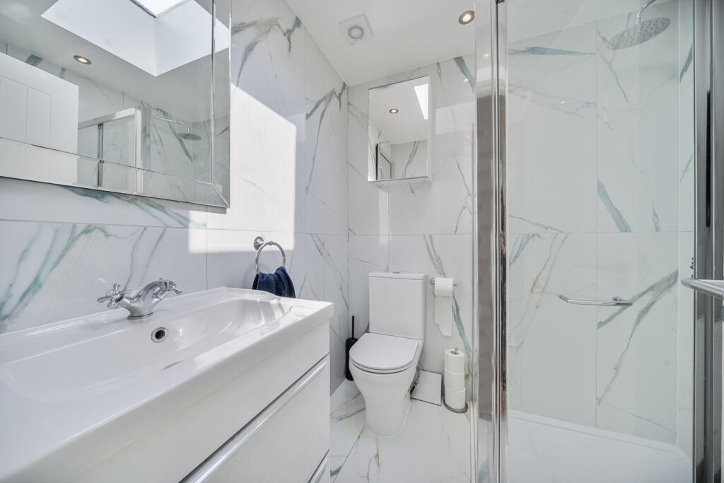 1305841-16-684c05...